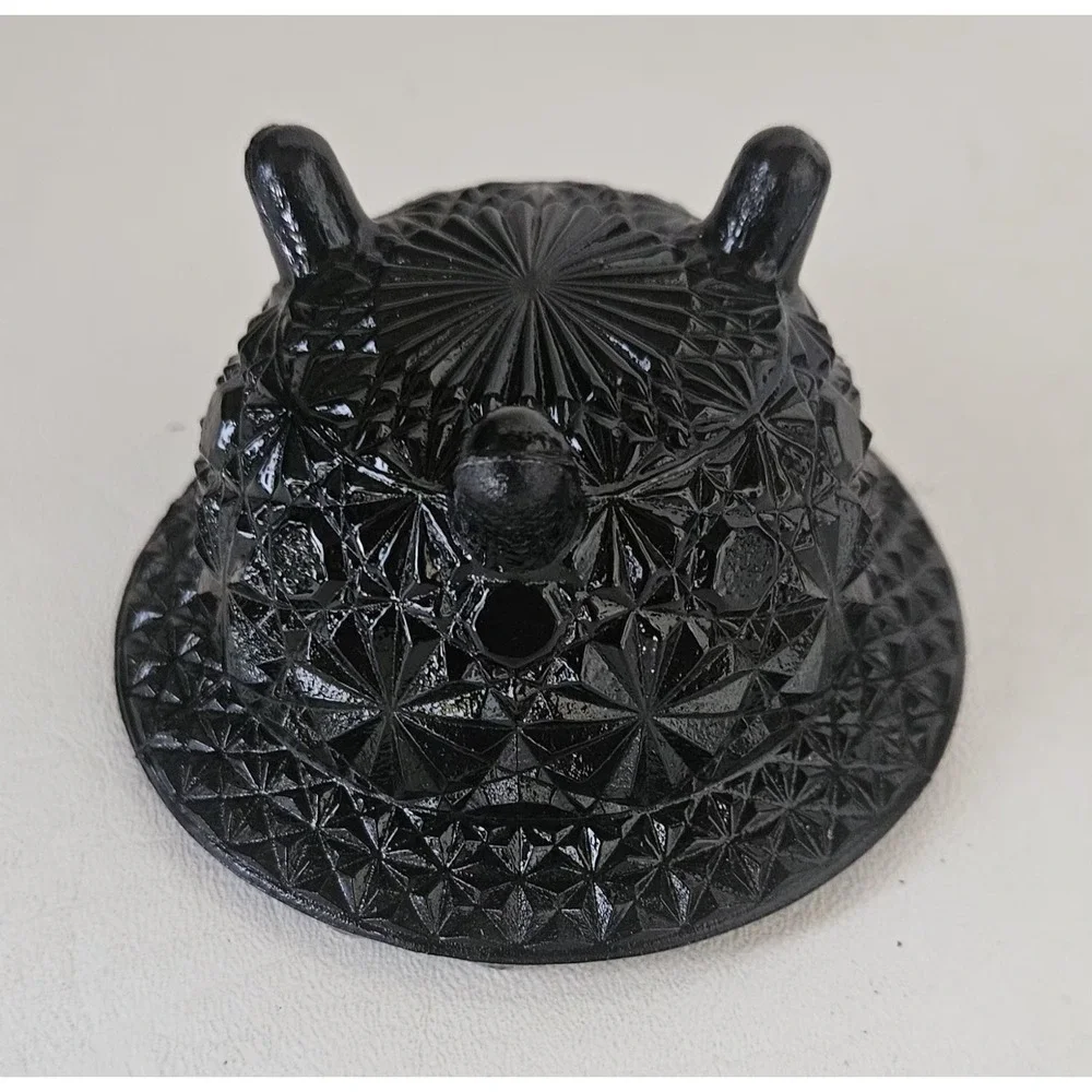 LE Smith Black Amethyst Glass Daisy Button 3 Footed Toed Ashtray